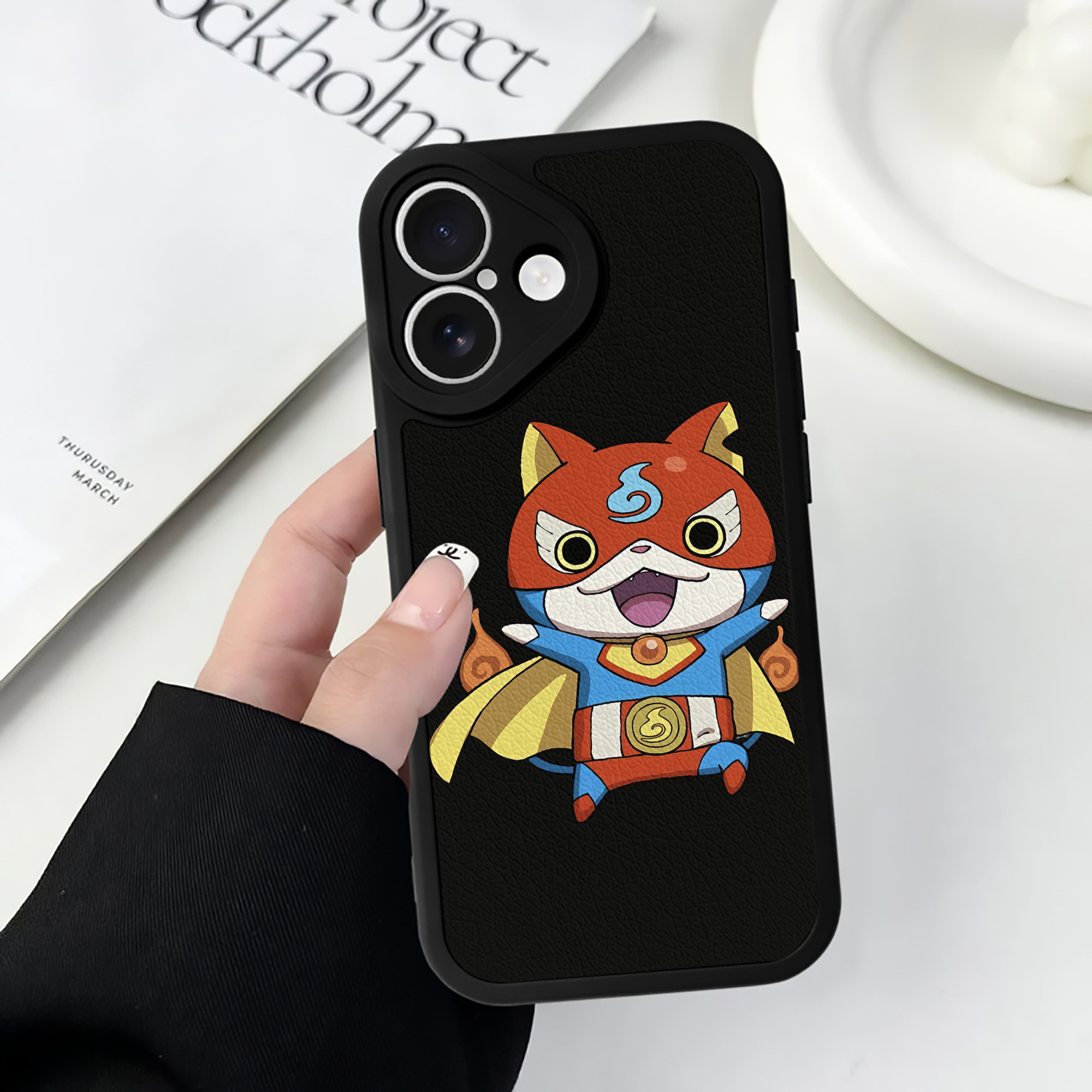 （画像用） 妖怪ウォッチ Yo-kai Watch 【iPhone 16シリーズ対応】シリコンスマホケース（レザー調） 材質：シリコン